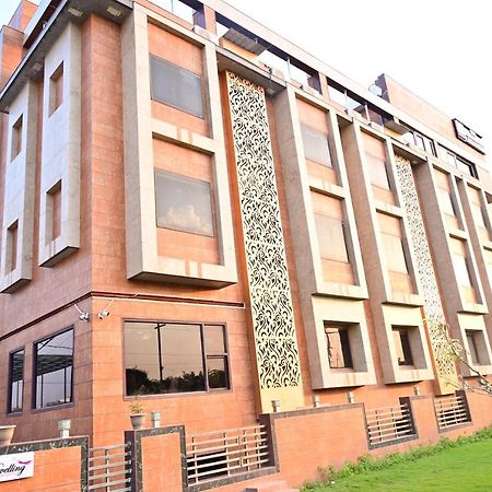 The Dwelling Inn Greater Noida Eksteriør bilde