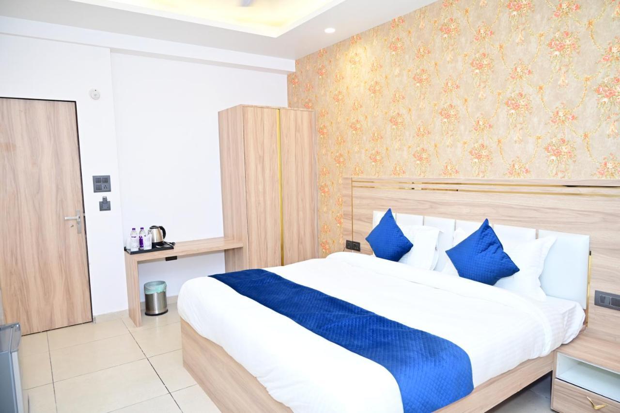 The Dwelling Inn Greater Noida Eksteriør bilde