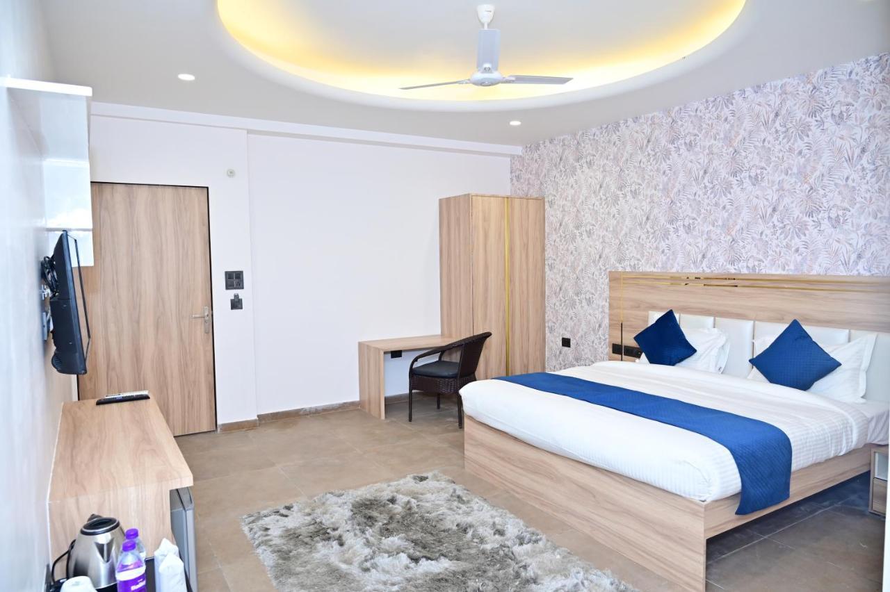 The Dwelling Inn Greater Noida Eksteriør bilde