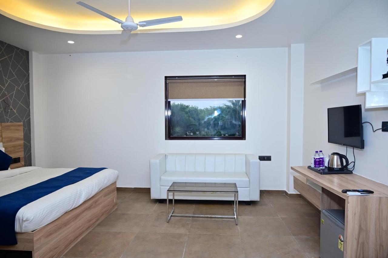 The Dwelling Inn Greater Noida Eksteriør bilde