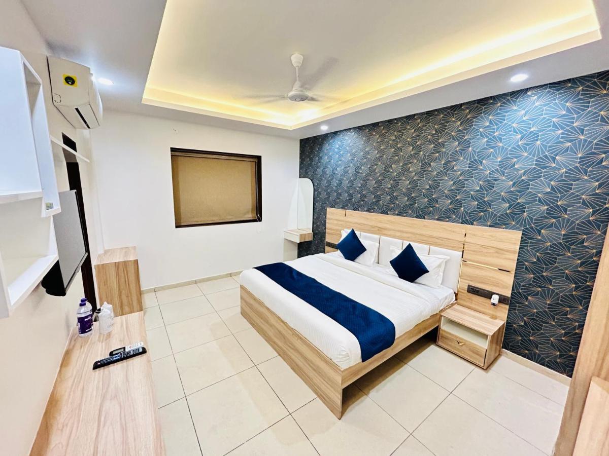 The Dwelling Inn Greater Noida Eksteriør bilde