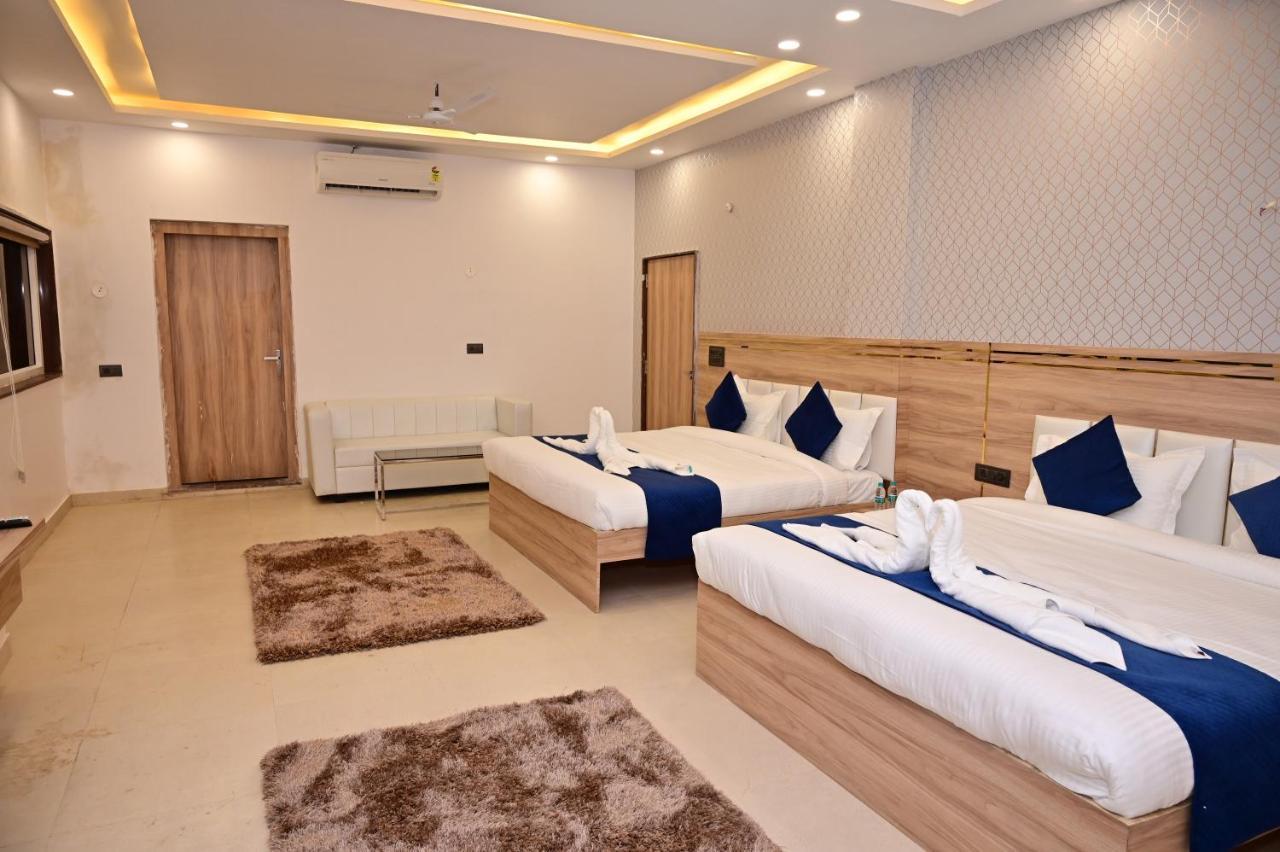 The Dwelling Inn Greater Noida Eksteriør bilde