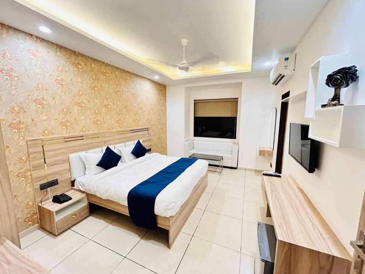 The Dwelling Inn Greater Noida Eksteriør bilde