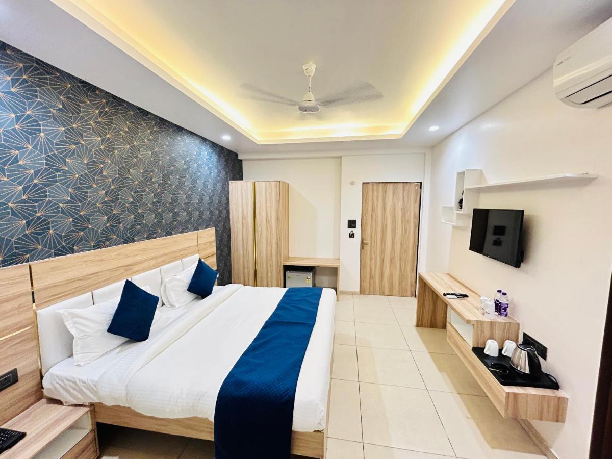 The Dwelling Inn Greater Noida Eksteriør bilde