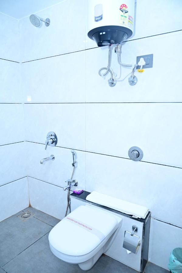 The Dwelling Inn Greater Noida Eksteriør bilde