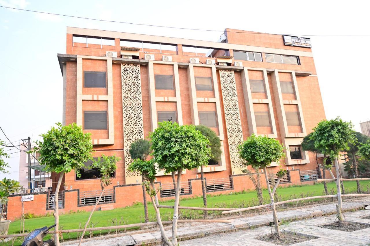 The Dwelling Inn Greater Noida Eksteriør bilde